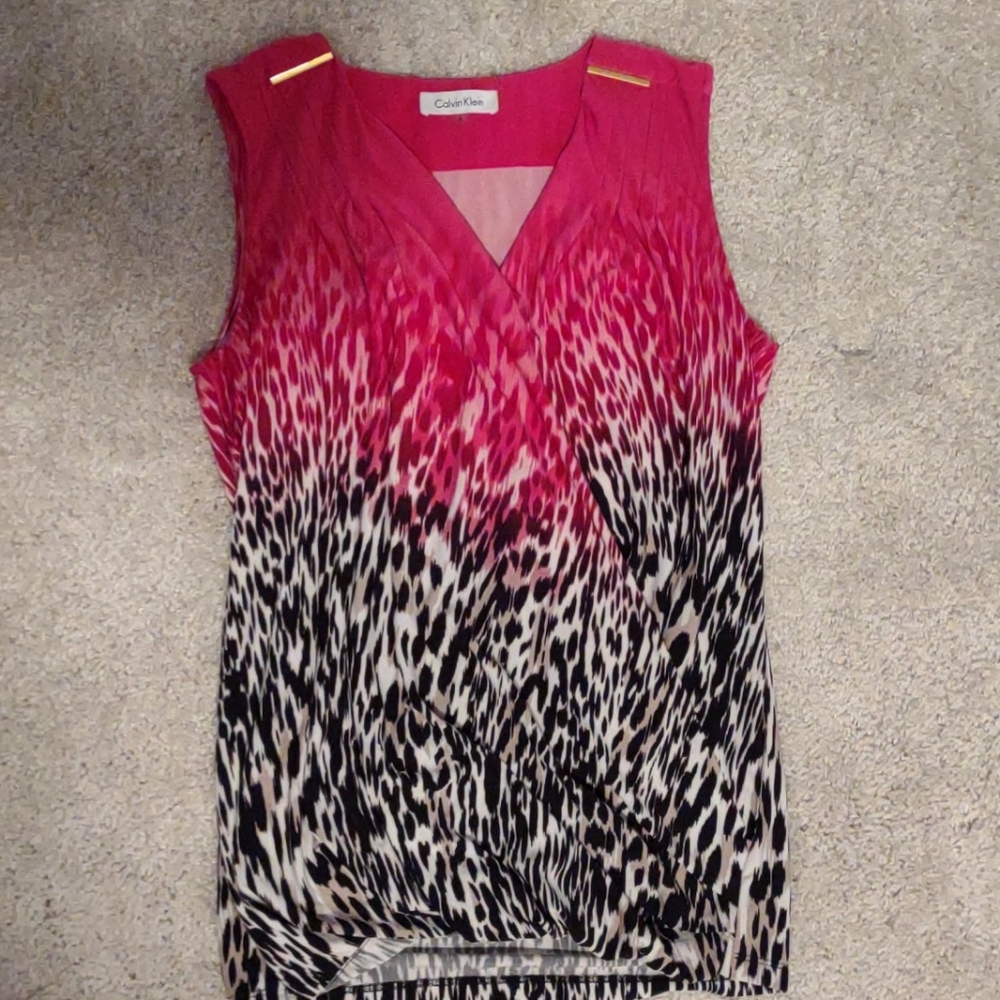 Sleeveless shirt